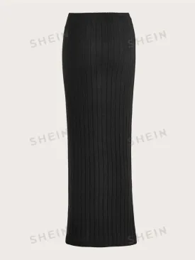 Solid color A-line skirt in black
