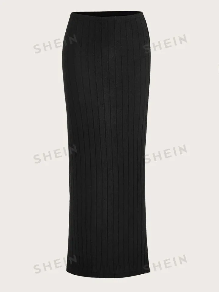 Solid color A-line skirt in black